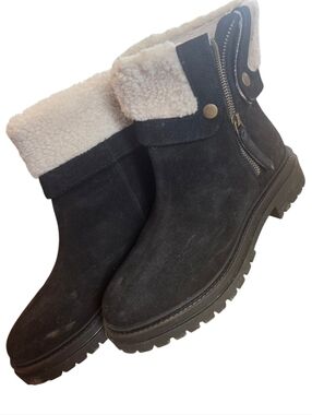 Cougar Black Suede Vigo Ankle Boots with Cream Shearling - Waterproof - Sz 9 GUC